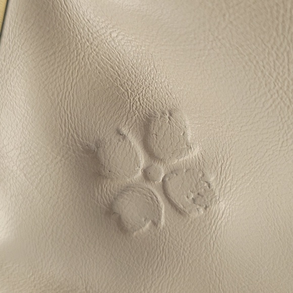 Patricia Nash Pertina Frame Crossbody Kisslock Bag in Ivory - Picture 9 of 13